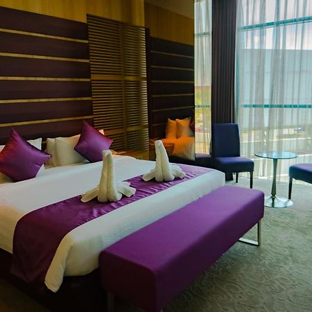 Greens Hotel & Suites Bintulu Dış mekan fotoğraf