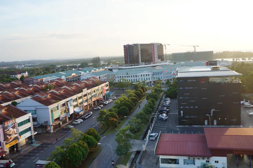 Greens Hotel & Suites Bintulu Dış mekan fotoğraf